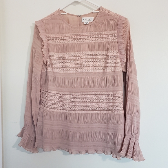 Velvet by Graham & Spencer Ynez Smocked top - Picture 6 of 11